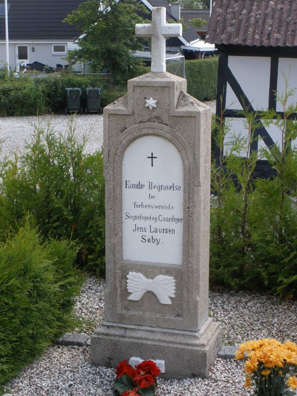 Jens Laursen's familiegravsted.JPG